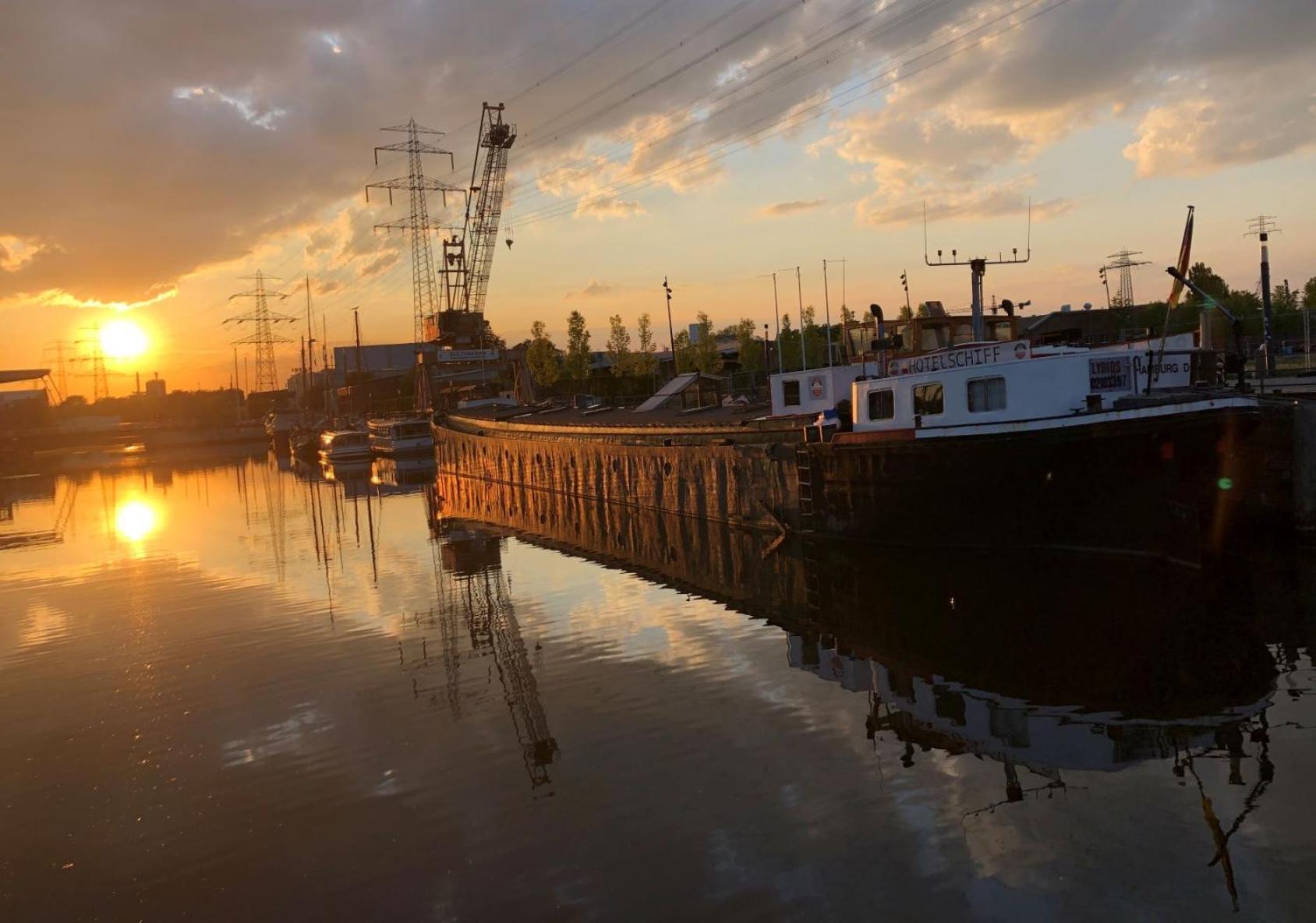 Schiffshotel "Schlafen Im Hafen" Αμβούργο Εξωτερικό φωτογραφία